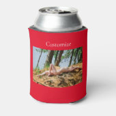 女性モデル日光浴サンダー_コーブ 缶クーラー (缶裏面)