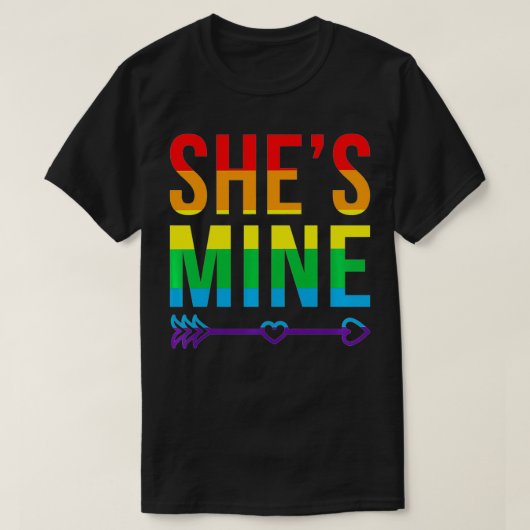 女性レズビアンパートナーマッチング衣装She's Mine Tシャツ (デザイン正面)