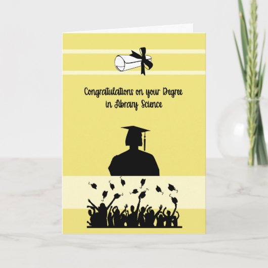 女性卒業者との図書館科学の学位カード。 カード (正面)