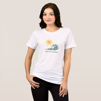 女性向けミニマリストトロピカルビブTシャツ - 太陽を追いかけろ トライブレンドTシャツ
