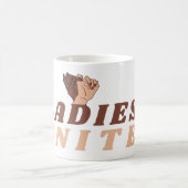 女性団結 - 女性のエンパワーメント コーヒーマグカップ (中央)