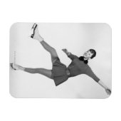 女性姿スケートで滑る マグネット (横)