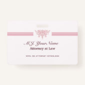 女性弁護士のストライプ高級ロゴ、ピンク·ジャスティス·ロゴ バッジ (裏面)