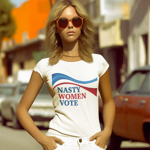 女性扱いにくがアメリカ国旗のフェミニスト女性に投票 Tシャツ