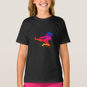 女性武術、ハイキック、ペイントスプラッシュ Tシャツ
