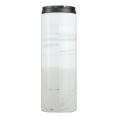 女性歩くオンショアニアビーチ タンブラー (裏面)