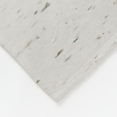 女性歩くオンショアニアビーチ フリースブランケット (角)