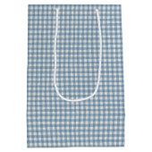 女性歩くザビーチ水色 ミディアムペーパーバッグ (裏面)