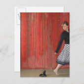 女性歩く遠くにハイヒールシューズ ポストカード (正面/裏面)