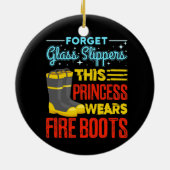 女性消防士このプリンセスはブーツを着用 セラミックオーナメント (裏面)