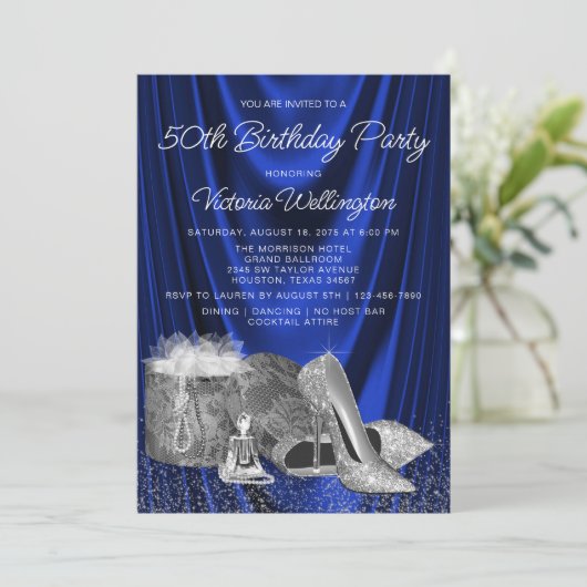 女性王室のブルーシルバーシューズ任意の数誕生日 招待状 (スタンド正面)
