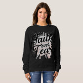 女性用クリスチャン スウェットシャツ – “Faith Over Fear" (正面フル)