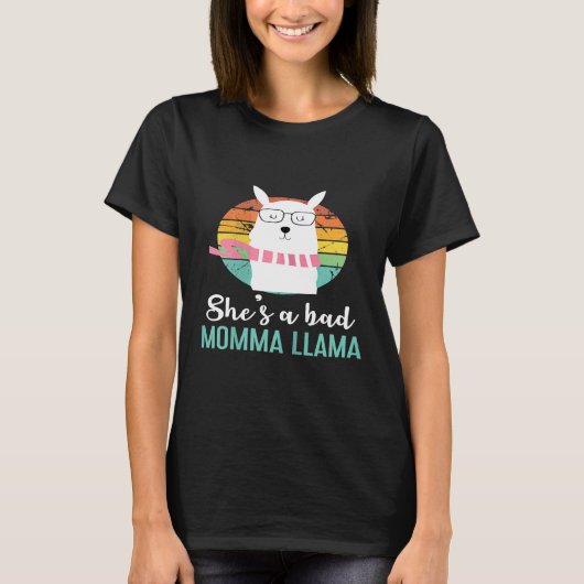女性用 She's A Bad Momma Llama Mama Tシャツ (正面)