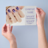 女性的エレガントなマニキュア ネイル ネイルサロン チラシ (ハンドル)