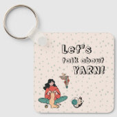 女性編み物猫が糸の引用文について話そう キーホルダー (正面)