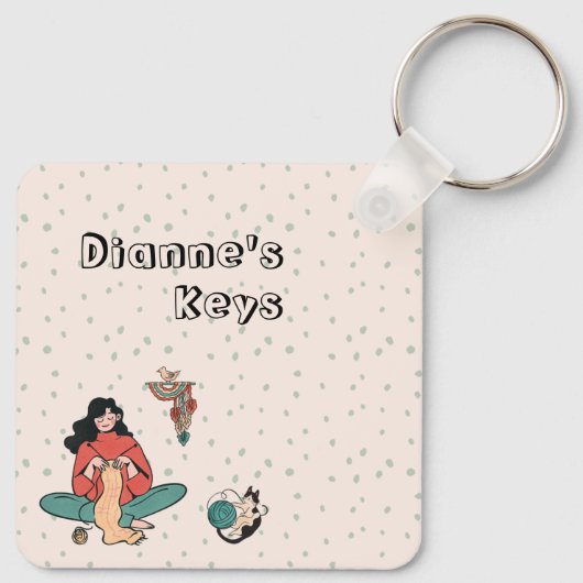 女性編み物猫が糸の引用文について話そう キーホルダー (裏面)