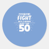 女性誕生日50誕生日50年のギフトおもしろい ラウンドシール (正面)