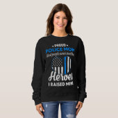 女性警察ママブルーライン国旗誇りを持ったハートママモ スウェットシャツ (正面フル)