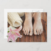 女性足のクローズアップスパトリートメント ポストカード (正面/裏面)