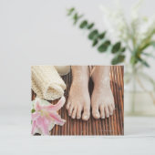 女性足のクローズアップスパトリートメント ポストカード (スタンド正面)