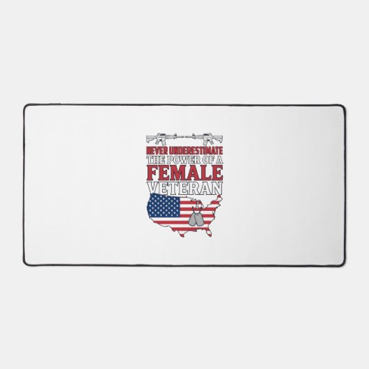 女性退役軍人の力 愛国的なヴィンテージTシャツ デザイン デスクマット (正面)