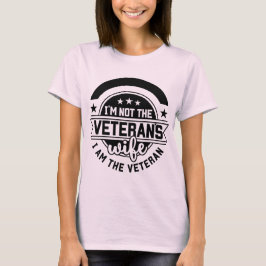 女性陸軍退役軍人VネックTシャツ Tシャツ