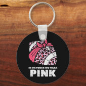 女性10月We衣服ピンクサッカー乳癌 キーホルダー (正面)