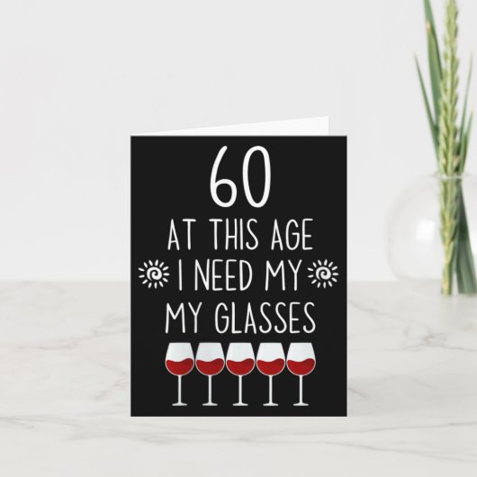 女性60歳の誕生日 ワイン愛好者の引用 男性のグラスが必要 カード (正面)
