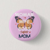 女性，妻，ボス,すごい母 缶バッジ (正面)