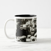 女性、威厳があるな1908年のための投票 ツートーンマグカップ (左)