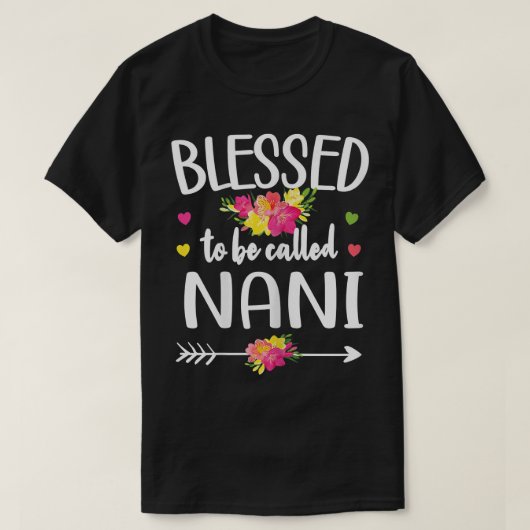 女性，賛美名は「なにおばあちゃん」 Tシャツ (デザイン正面)