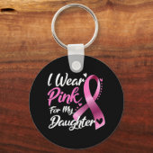 女性I衣服ピンク私の娘の乳がんAw キーホルダー (正面)