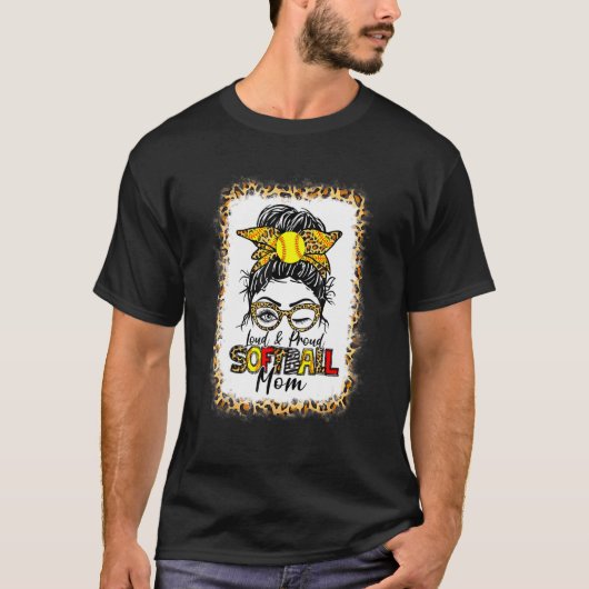 女性Loud & Softball誇りを持ったママMessy Bun Leopard Tシャツ (正面)