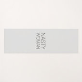 「女扱いにく性」黒文字ライトグレー ヨガマット (正面(横))