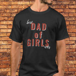 女最高の女の子のタイポグラフィ父の日のパパ Tシャツ<br><div class="desc">女最高のの子のパパは常にタイポグラフィ父の日Tシャツ。このデザインははっきりした、シャツの中央に赤いタイポグラフィを目に付け読て「女の子の最高のパパ」を見ている。赤い「女の子のはっきりしたパパ最高の」のタイポグラフィを持つこの黒いTシャツはスタイリッシュ、たまたま娘を持つパパに対する愛と感謝素晴らしを示す意味のある方法である。父の日や家族のイベントに着たり、毎日の衣服に合わせたりするのに最適だ。</div>