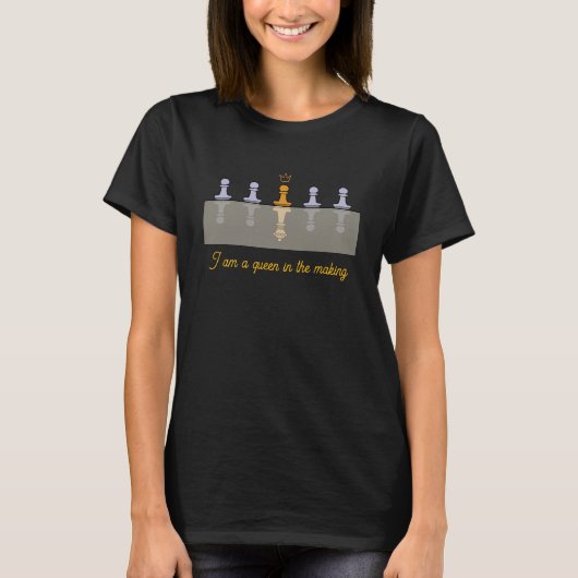 女王に成り上がる金のポーン Tシャツ (正面)