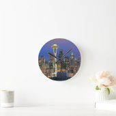 女王のアンケリー公園から見られるシアトル ラウンド壁時計 (ホーム)