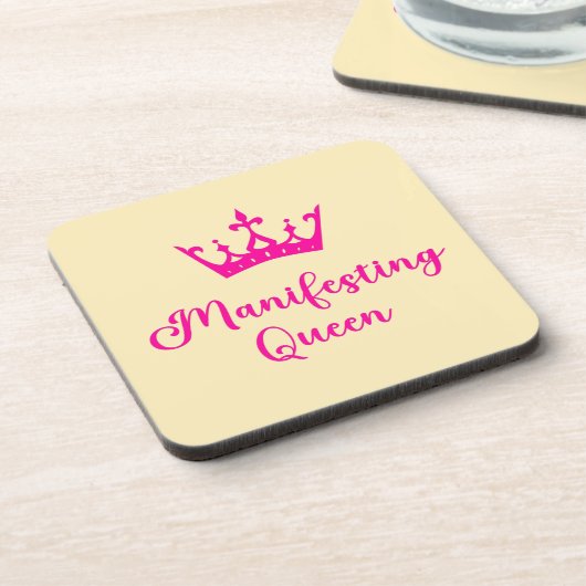 女王のピンク文字を表す コースター (左側)