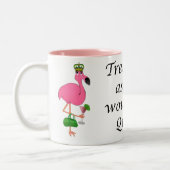 女王のフラミンゴように私を扱って下さい ツートーンマグカップ (左)