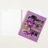 女王の真ん中に黒メラニン女性の茶色の肌 プランナー手帳 (ディスプレー)