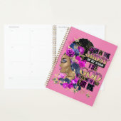 女王の真ん中に黒メラニン女性の茶色の肌 プランナー手帳 (ディスプレー)