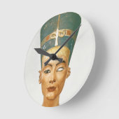 女王のNefertiti、スタッドからの正面図バスト、 ラウンド壁時計 (傾斜)