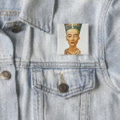 女王のNefertiti、スタッドからの正面図バスト、 缶バッジ (インサイチュ)