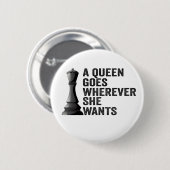 女王はチェスの好きな人が欲しいおもしろいところへ行く 缶バッジ (正面&裏面)