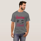 『女王はマッ生まれハ女子誕生日月日』 Tシャツ (正面フル)