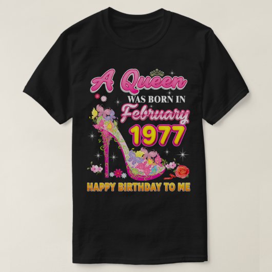 女王は1977生まれ年2月のハッピーバースデーT Tシャツ (デザイン正面)