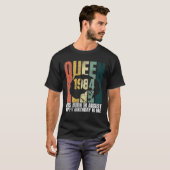 女王は1984生まれ年の威厳があるアフロ女性37歳だった Tシャツ (正面フル)