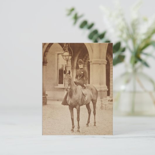 女王アレクサンドラ騎馬サイデドル1870-ies ポストカード (スタンド正面)