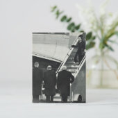 女王エリザベス2世が女王に ポストカード (スタンド正面)