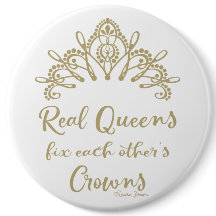 女王実在がお互いの王冠を決め合う